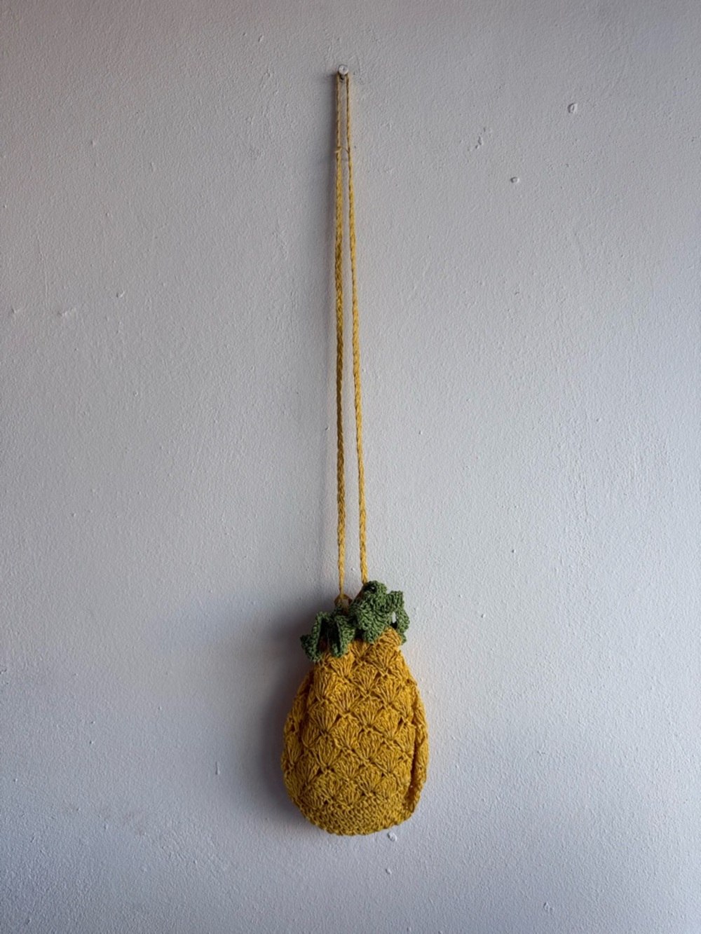 Pineapple Straw Drawstring Bag Woven Crossbody Yellow Green Novelty Fruit Purse - Picture 2 of 10